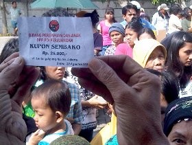 Urung Dibuka Megawati, Pasar Murah PDIP Tetap Ramai