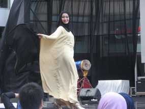 Menularkan Virus Berjilbab Lewat Jakarta Fashion Guide 2011