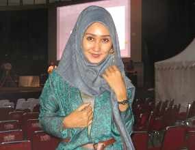 Dian Pelangi, Ajak Muslimah Berhijab Trendi