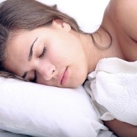 Lepaskan Bra Saat Tidur Biar Terhindar dari Kanker Payudara
