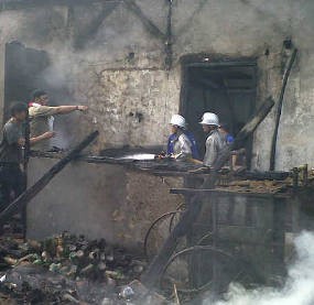 Api Lumat Gudang Barang Rongsok dan Mobil Pick Up