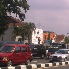 Antisipasi Macet di Tempat Belanja, Polisi Lakukan Rekayasa Jalan