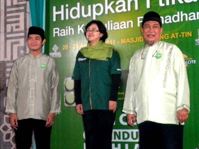 Deddy Mizwar Semarakkan Iktikaf Masjid At-Tin