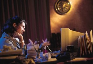 Karyawan Perempuan yang Sering Masuk Malam Tetap Bisa Hamil