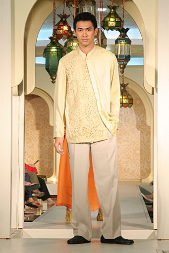 Dian Pelangi Festive & Celebration. Wajah Mode in Ramadan 2012 at Blok M Square. Jakarta. [Foto: Mohammad Abduh/Wolipop]