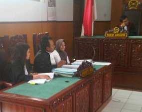 Prita Serahkan Alat Bukti untuk PK