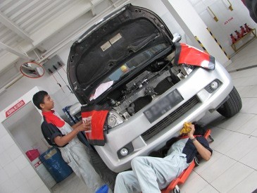 Pemudik Antre Ngecek Mobil, Bengkel Terpaksa Lembur