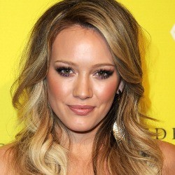 Hamil, Hillary Duff Dicoret dari The Story of Bonnie and Clyde?
