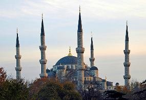 Dihiasi 20.000 Ubin Biru, Masjid Sultanahmet Berdiri Cantik di Istanbul