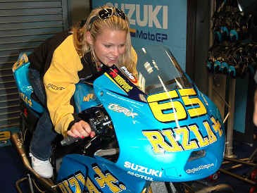 Pembalap Wanita Siap Jajal Motor Suzuki GSV-R