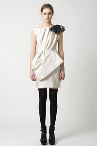 Vera Wang, Pre-fall/Winter 2011. New York Fashion Week 2011. [Dok. Vera Wang]