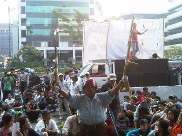  Nazaruddin Selesai Diperiksa KPK, Pendukungnya Tepuk Tangan