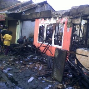 Rumah Makan Padang Ludes Dilalap Si Jago Merah