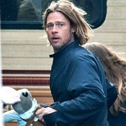 Brad Pitt Selamatkan Figuran yang Hampir Terinjak-injak