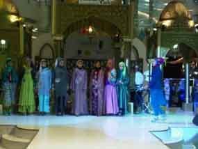 Ketika Semifinalis Muslimah Beauty Melenggak-lenggok di Catwalk