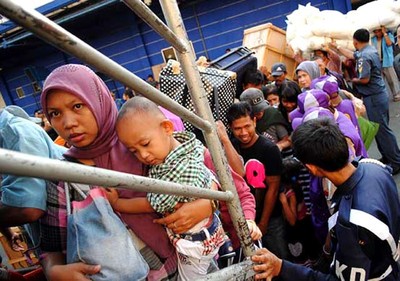 Pemudik Padati Pelabuhan Tanjung Priok