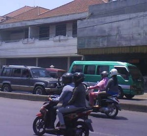 H-2, Jalur Raya Porong Padat Sejauh 3 Km