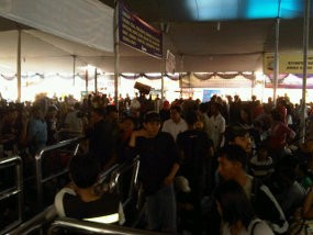 Ratusan Penumpang Tak Bertiket Masih Bertahan di Stasiun Senen