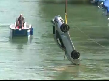 Ups, Porsche 911 Turbo Kecemplung ke Sungai