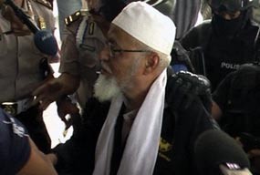 Baasyir Salat Id di Sel Polri, Makan Ketupat Bersama Keluarga