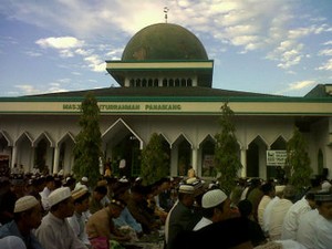 Puluhan Ribu Umat Islam di Makassar Rayakan Idul Fitri