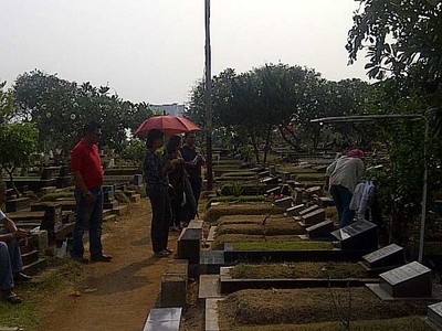 TPU Karet Bivak Ramai Didatangi Peziarah