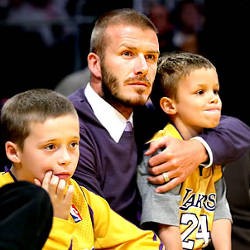 Lindungi Keluarga, David Beckham Sewa Pengawal Bersenjata