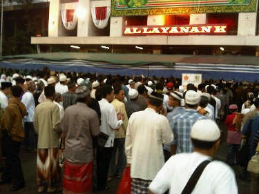 SBY Tinggalkan Masjid Istiqlal, Pedagang Mulai Menjamur