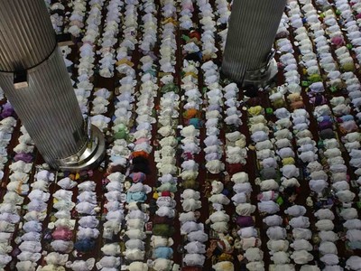 Puluhan Ribu Orang Salat Id di Istiqlal