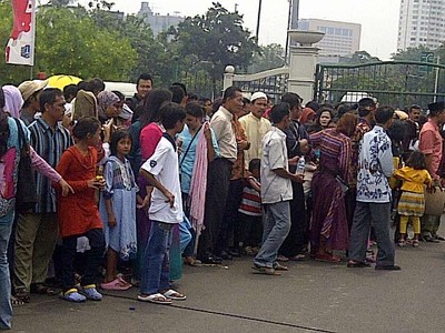 Penyandang Cacat Dikumpulkan di Monas