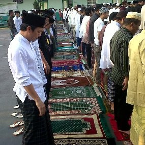 600 Napi dan Tahanan Rutan Kebonwaru Gelar Salat Id