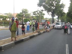 Rezeki Pengemis di Idul Fitri, Rp 300 Ribu dalam Satu Jam