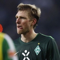 Mertesacker Mendekat ke Arsenal