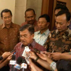Gelar Open House, JK Siapkan Coto Makassar dan Es Pisang Hijau