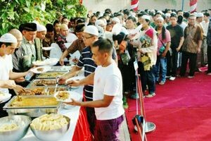 Opor dan Es Campur Jinakkan Derita Iklim Gurun