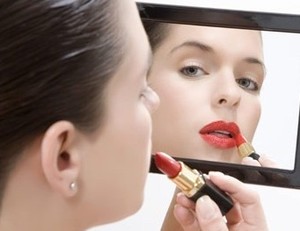 5 Trik Make-up Agar Tampak Lebih Muda 