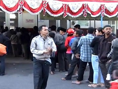Antre Tiket di Stasiun Kota Kediri