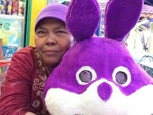 Wah, Lincahnya Si Nenek Badut