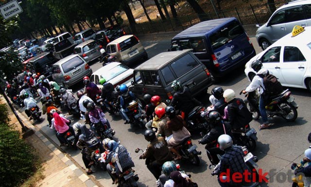 Lalin Tol Kanci-Palimanan Nyaris Tak Bergerak