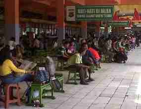 Malam Ini Puncak Arus Balik Mudik di Terminal Kampung Rambutan 