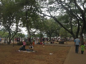 Hmm Nikmatnya Kerak Telor & Uli Bakar di Monas