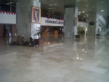 Hari Pertama Kerja di DPR, Wakil Rakyat Mana Ya?