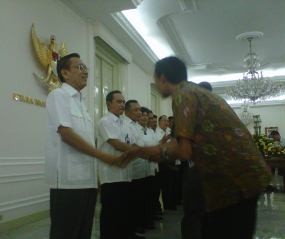 Boediono Halal Bihalal dengan Pegawai Setwapres dan Paspampres