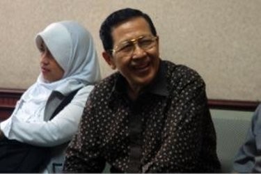 Mantan Mendagri Hari Sabarno Duduk di Kursi Pesakitan