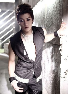 Eli U-Kiss Cedera Lutut Saat Latihan