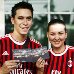 Donna-Darius Berburu Tanda Tangan Pemain AC Milan Glorie