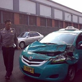 Bruk, Lima Mobil Tabrakan Beruntun di Perempatan Pajajaran