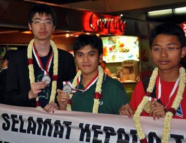 Indonesia Raih 2 Perak dan 1 Perunggu di Olimpiade Astronomi di Polandia