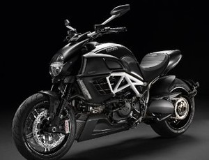 Garangnya Motor Garapan AMG dan Ducati