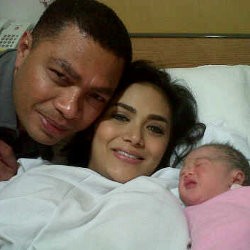Para Artis Ramai-ramai Jenguk Krisdayanti